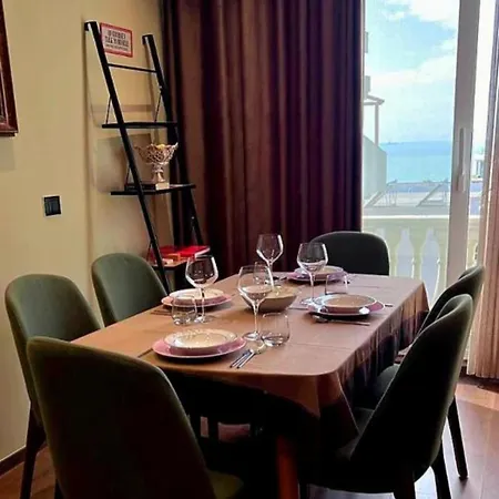 Paradise Rooftop Apartament Golem (Tirana)