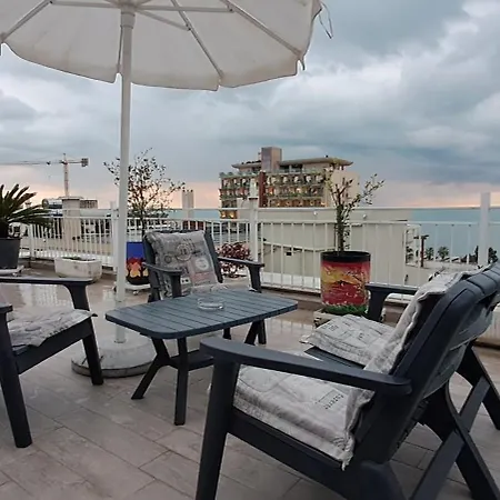 Apartament Paradise Rooftop Golem (Tirana)