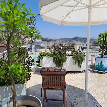 Paradise Rooftop Apartament Golem (Tirana)