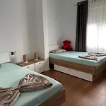 Paradise Rooftop Apartmán Golem (Tirana)