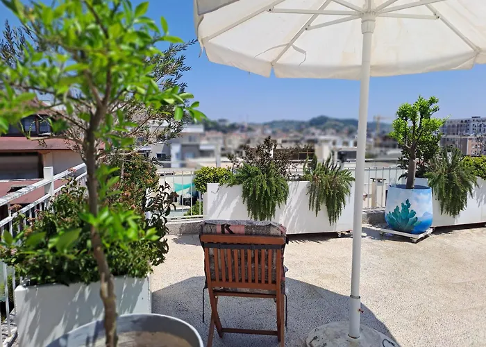 Paradise Rooftop Apartamento Golem (Tirana)